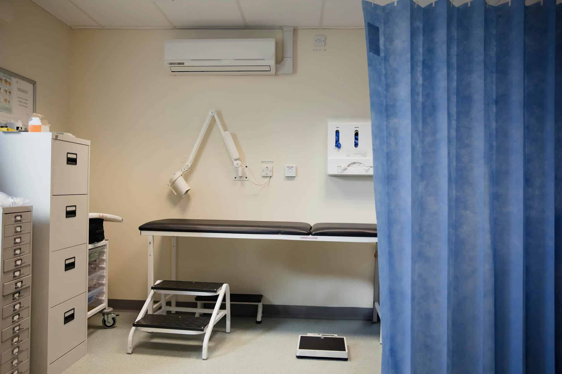 Doctors Changing Curtain Disposable Curtains for Canada | QSD Curtains